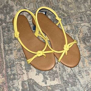 Yellow size 6 strapped universal thread sandals